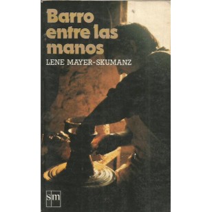 BARRO ENTRE LAS MANOS